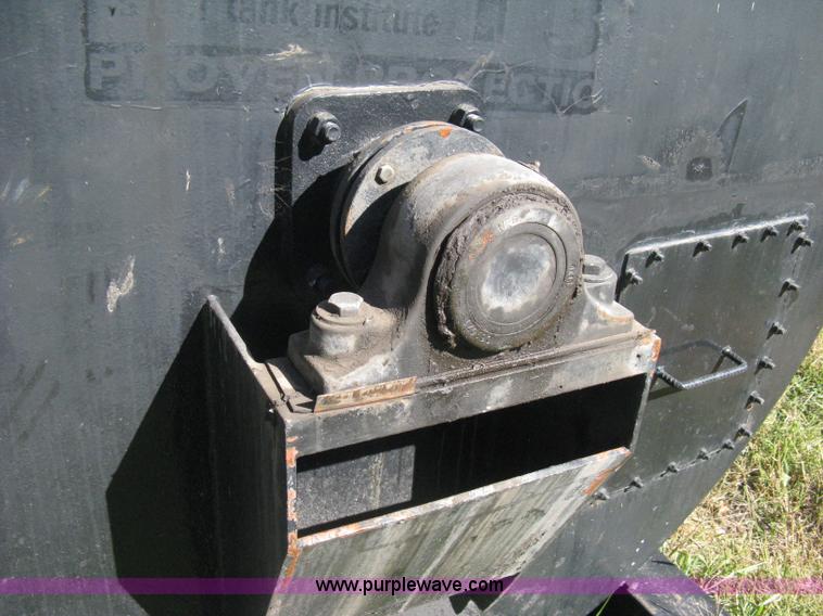 image for item B8291 Steel 4,000 gallon hydraulic agitated storage tank