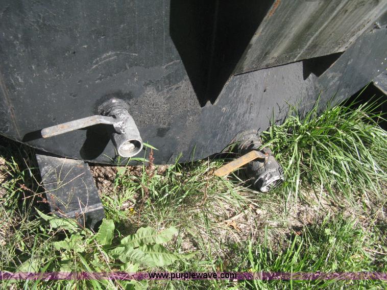 image for item B8291 Steel 4,000 gallon hydraulic agitated storage tank