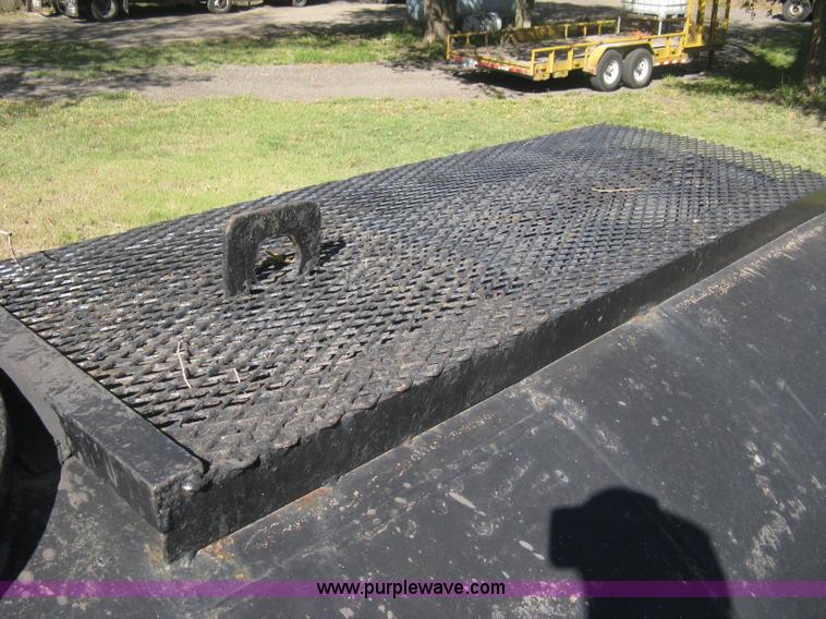 image for item B8291 Steel 4,000 gallon hydraulic agitated storage tank