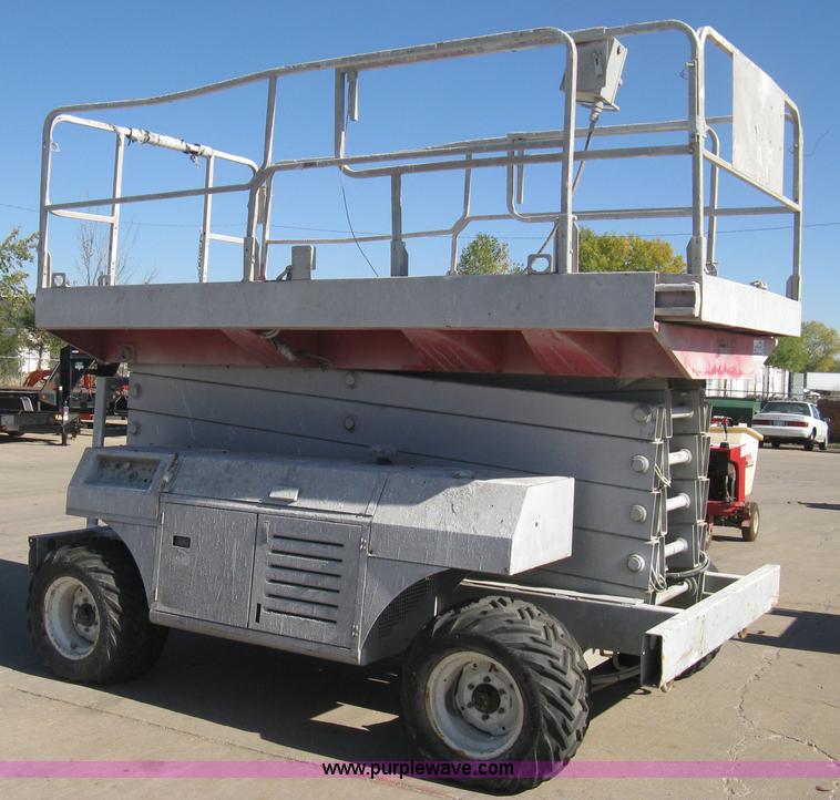 image for item B8292 2000 Mec 4191RT scissor lift