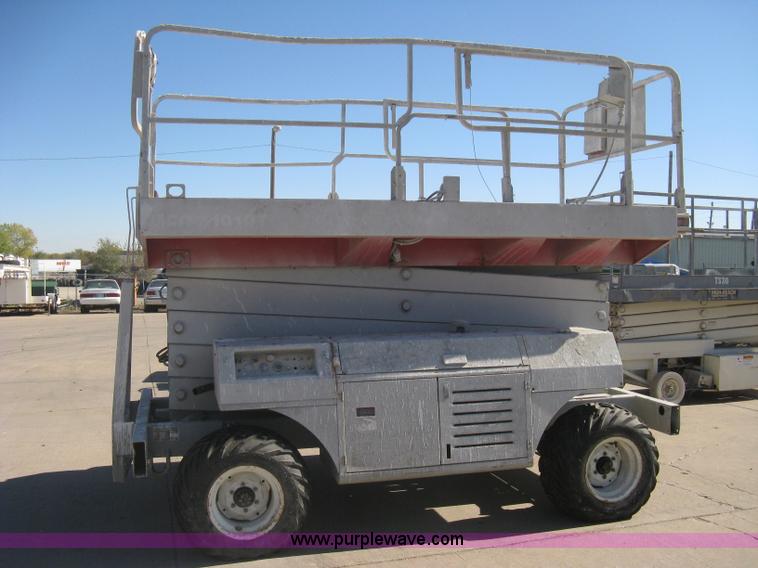 image for item B8292 2000 Mec 4191RT scissor lift