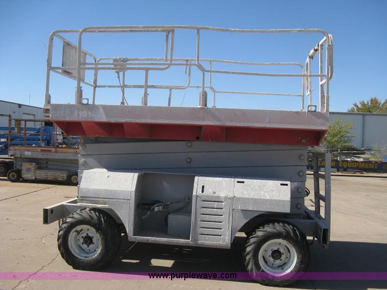 image for item B8292 2000 Mec 4191RT scissor lift