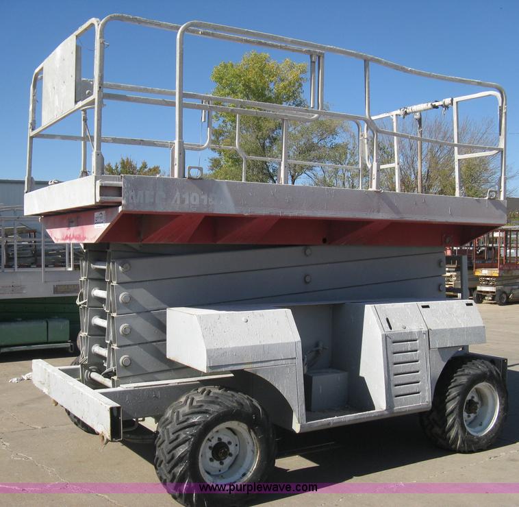image for item B8292 2000 Mec 4191RT scissor lift