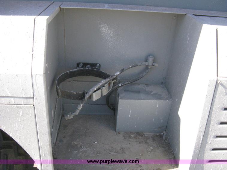 image for item B8292 2000 Mec 4191RT scissor lift