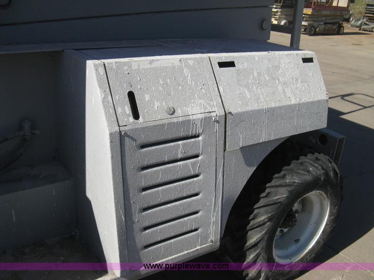 image for item B8292 2000 Mec 4191RT scissor lift