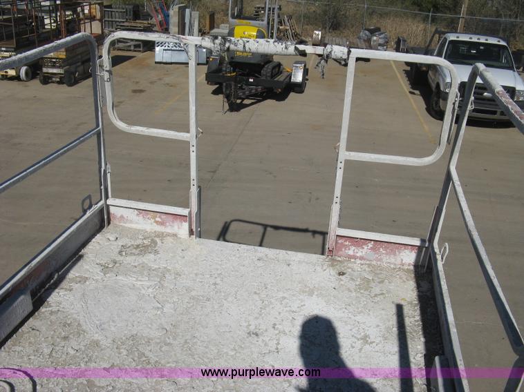 image for item B8292 2000 Mec 4191RT scissor lift