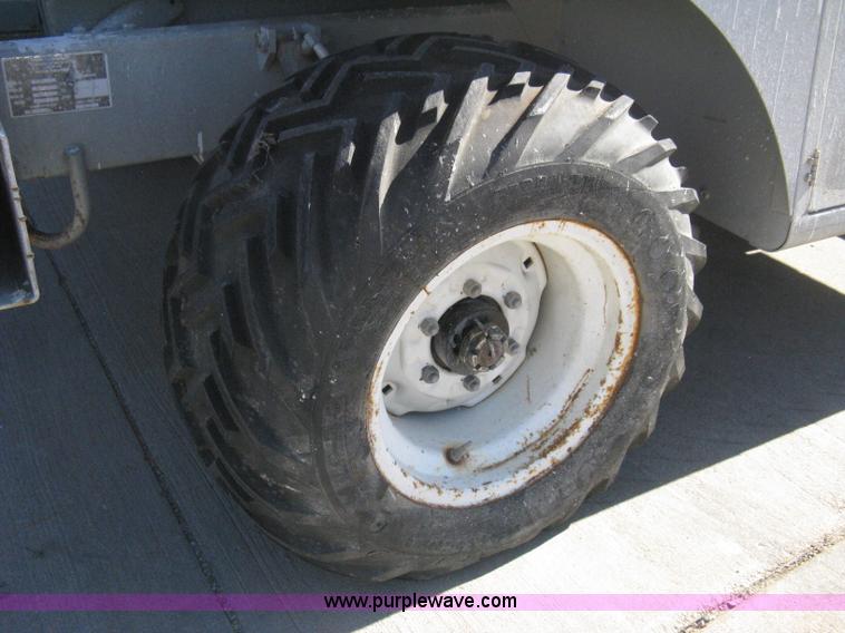 image for item B8292 2000 Mec 4191RT scissor lift