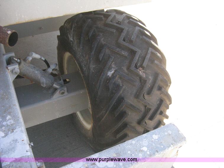 image for item B8292 2000 Mec 4191RT scissor lift