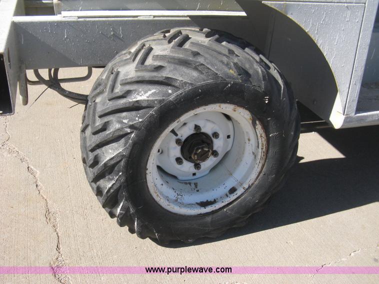 image for item B8292 2000 Mec 4191RT scissor lift