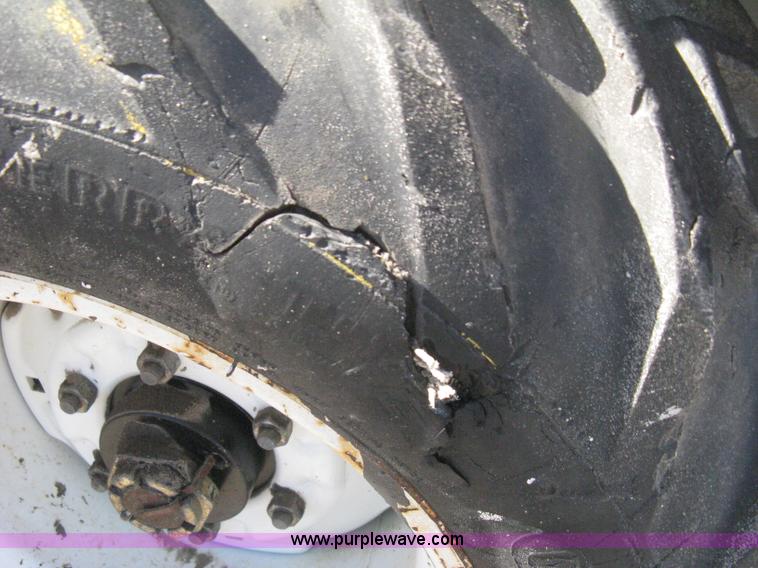 image for item B8292 2000 Mec 4191RT scissor lift