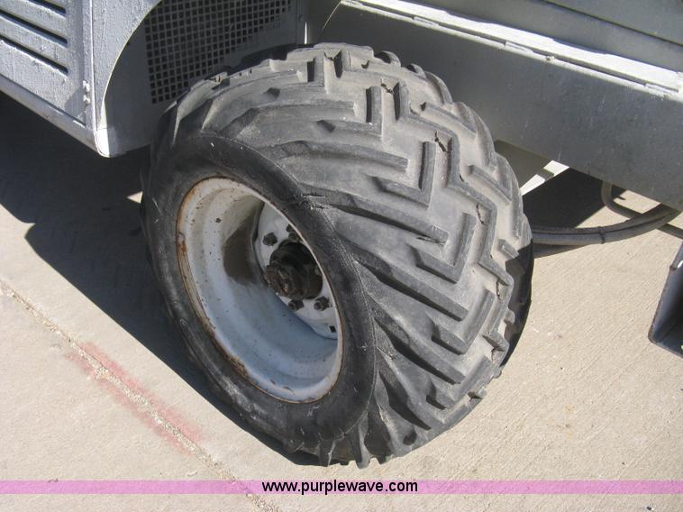 image for item B8292 2000 Mec 4191RT scissor lift