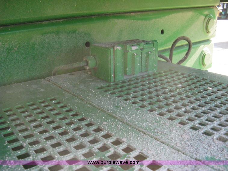 image for item B8293 1997 Mec 2558D scissor lift