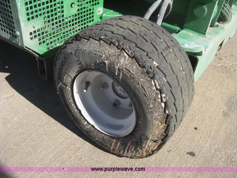 image for item B8293 1997 Mec 2558D scissor lift