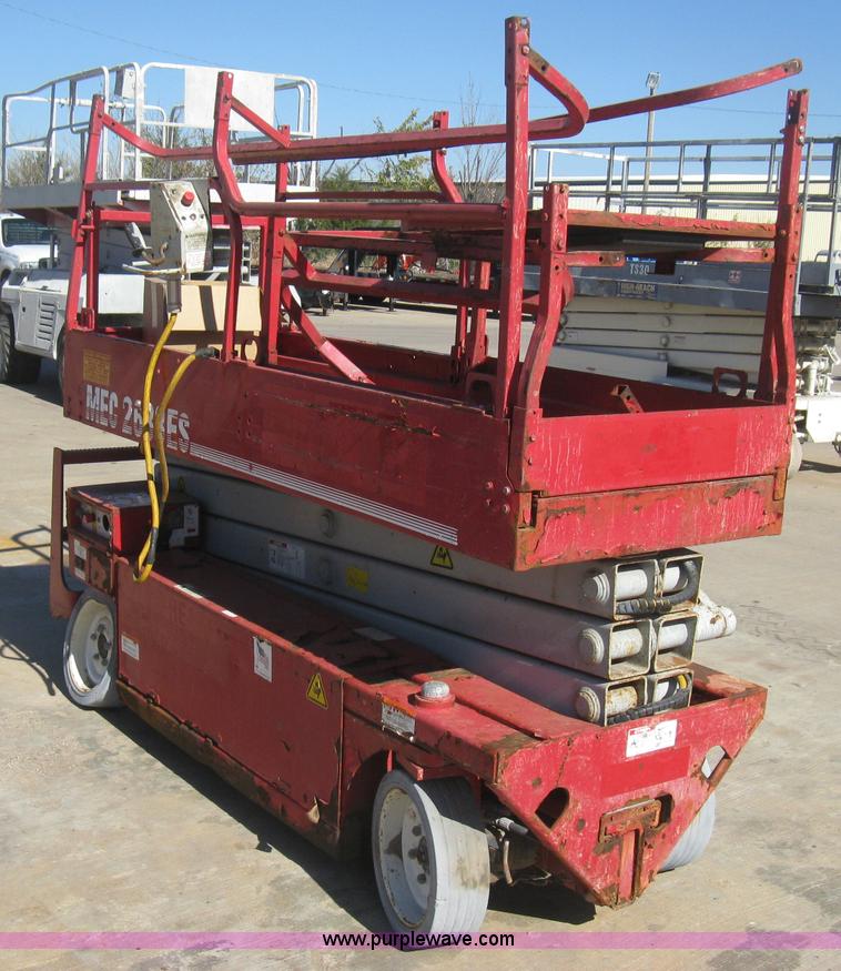 image for item B8294 2004 Mec 2633ES scissor lift