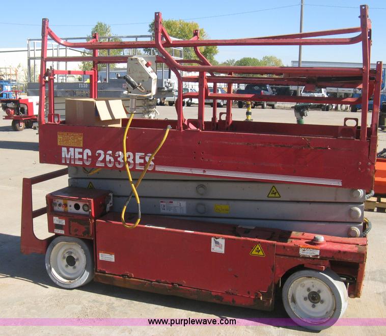 image for item B8294 2004 Mec 2633ES scissor lift