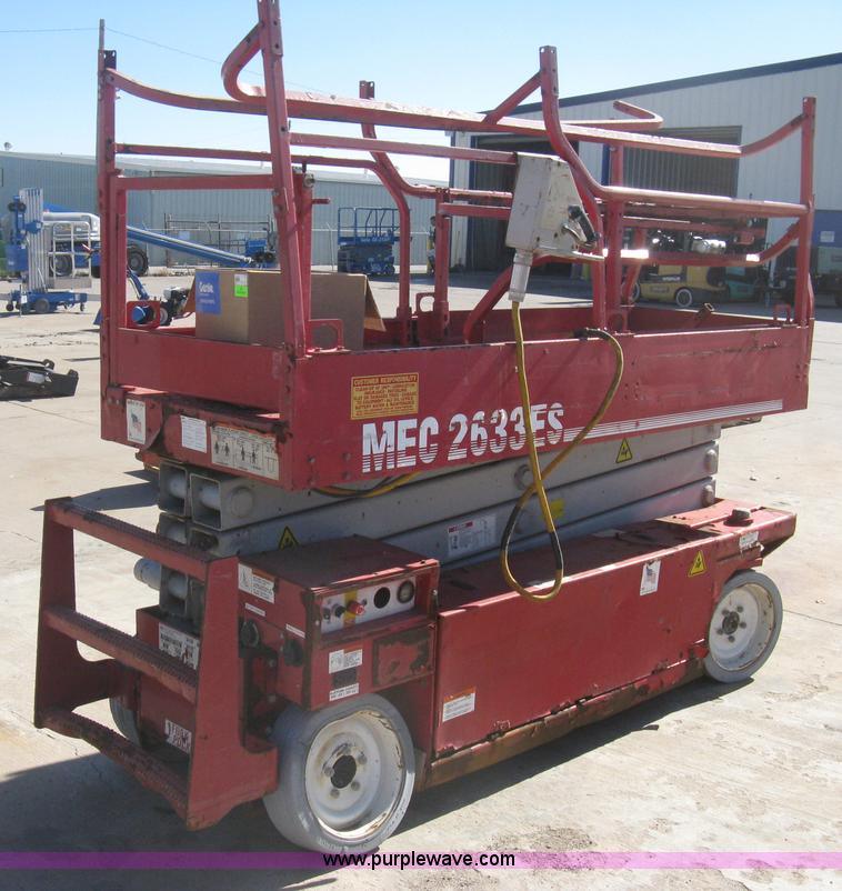 image for item B8294 2004 Mec 2633ES scissor lift