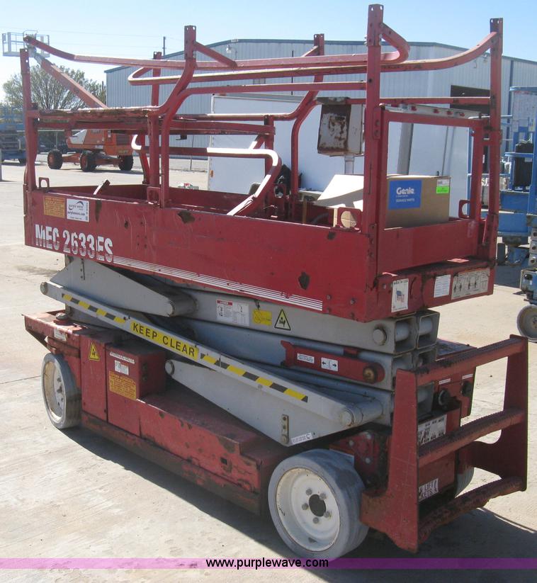 image for item B8294 2004 Mec 2633ES scissor lift