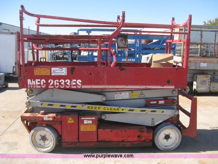 image for item B8294 2004 Mec 2633ES scissor lift