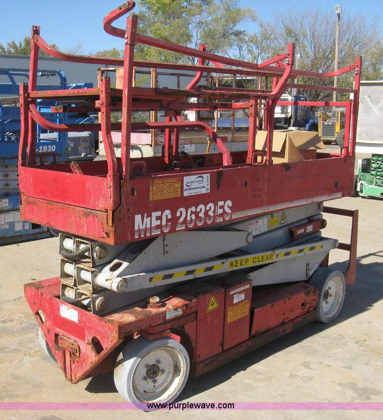 image for item B8294 2004 Mec 2633ES scissor lift