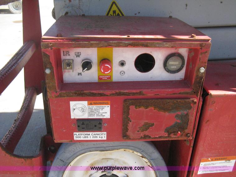 image for item B8294 2004 Mec 2633ES scissor lift