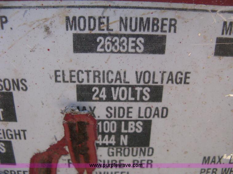 image for item B8294 2004 Mec 2633ES scissor lift