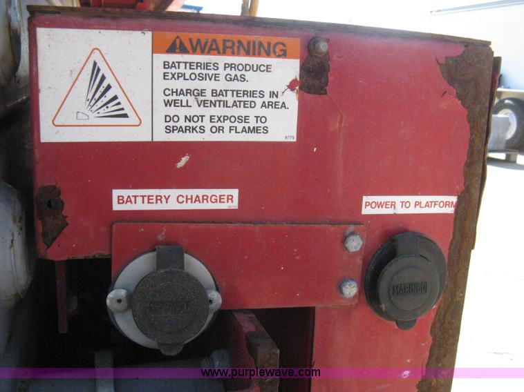 image for item B8294 2004 Mec 2633ES scissor lift