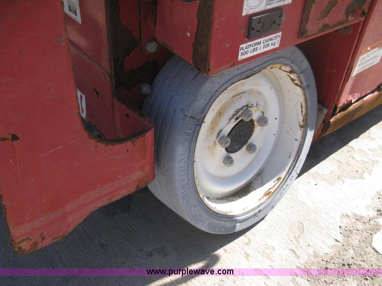 image for item B8294 2004 Mec 2633ES scissor lift