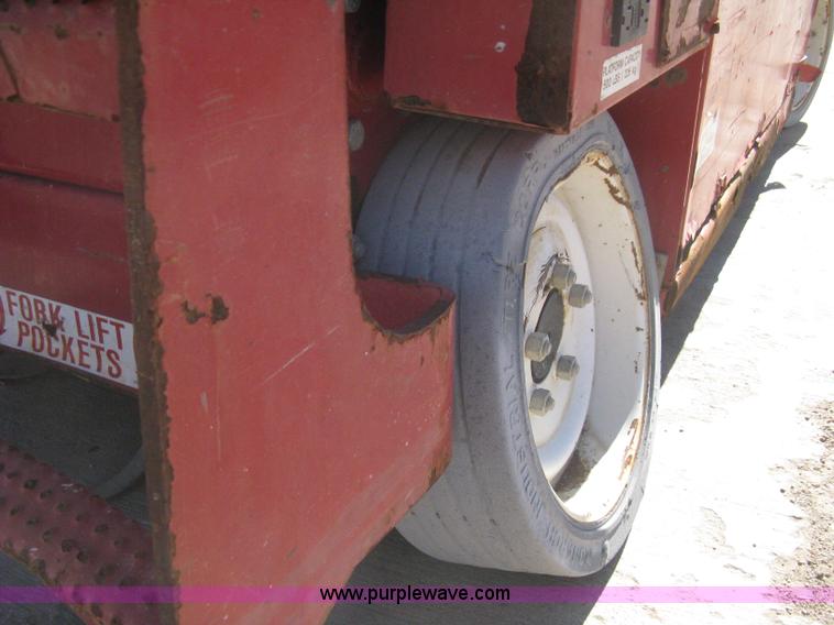 image for item B8294 2004 Mec 2633ES scissor lift