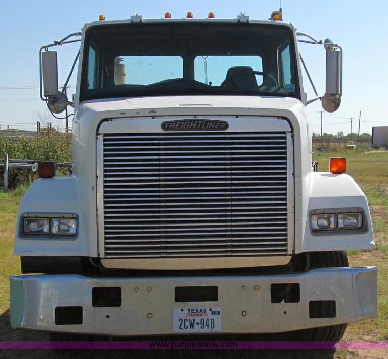 image for item C3524 1987 Freightliner semi truck