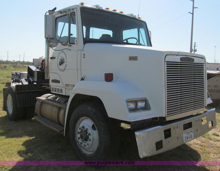 image for item C3524 1987 Freightliner semi truck