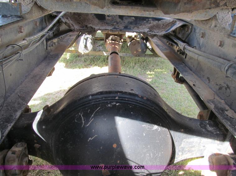 image for item C3524 1987 Freightliner semi truck