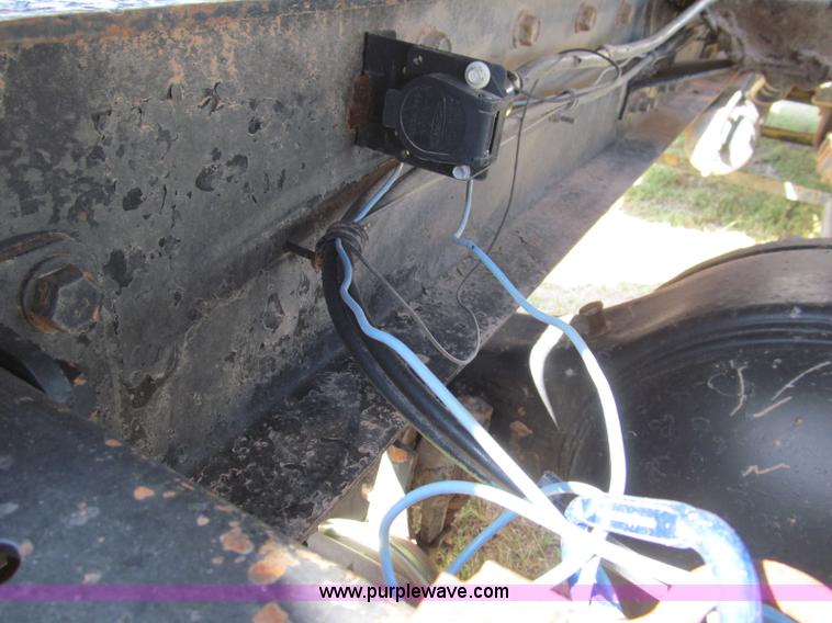 image for item C3524 1987 Freightliner semi truck