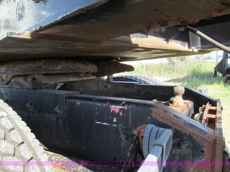 image for item C3524 1987 Freightliner semi truck