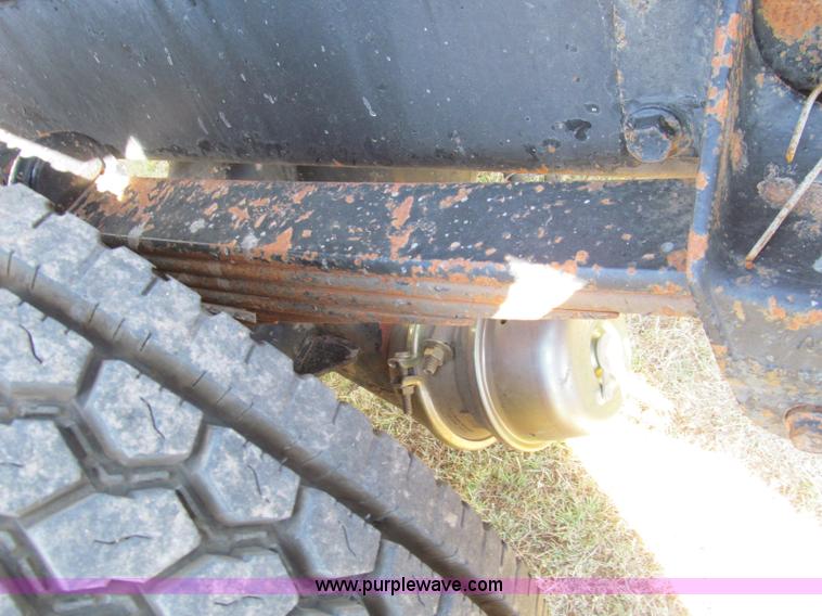 image for item C3524 1987 Freightliner semi truck