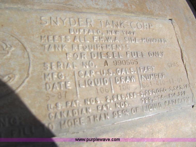 image for item C3524 1987 Freightliner semi truck