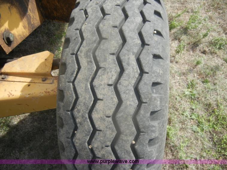 image for item D4829 Ford 345C tractor