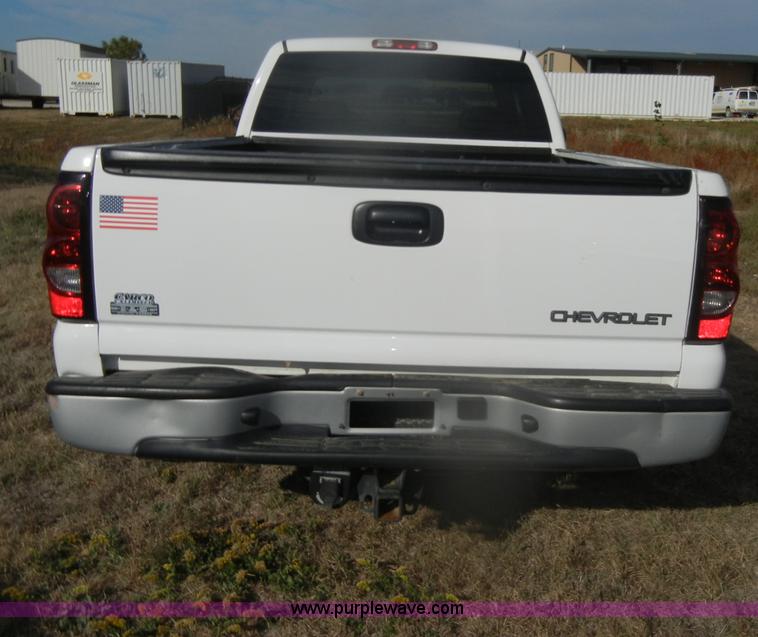 image for item D4835 2006 Chevrolet Silverado 1500 pickup truck