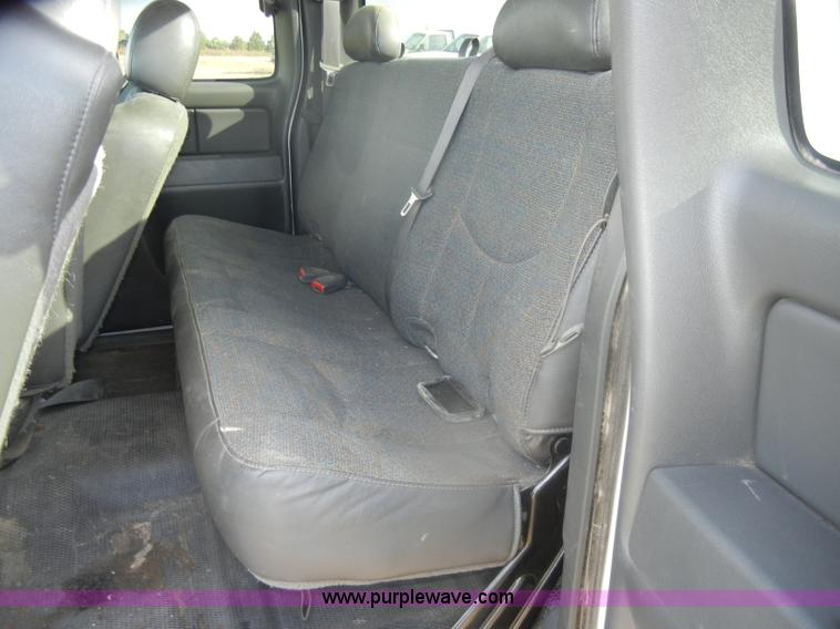 image for item D4835 2006 Chevrolet Silverado 1500 pickup truck