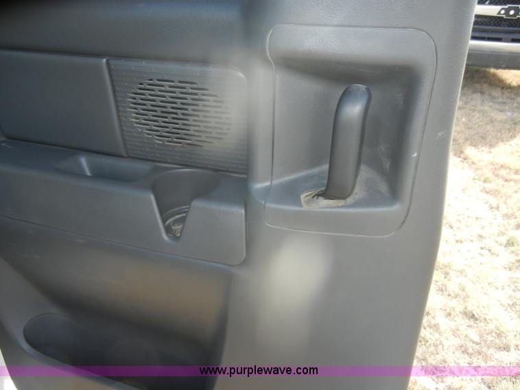 image for item D4835 2006 Chevrolet Silverado 1500 pickup truck