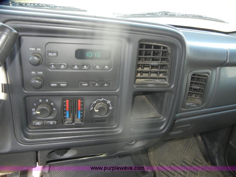 image for item D4835 2006 Chevrolet Silverado 1500 pickup truck