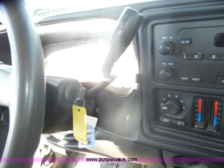 image for item D4835 2006 Chevrolet Silverado 1500 pickup truck