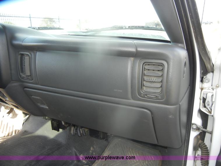 image for item D4835 2006 Chevrolet Silverado 1500 pickup truck