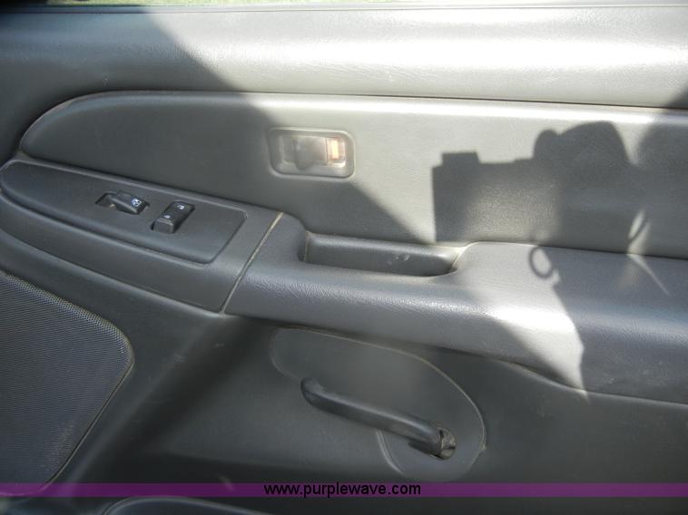 image for item D4835 2006 Chevrolet Silverado 1500 pickup truck