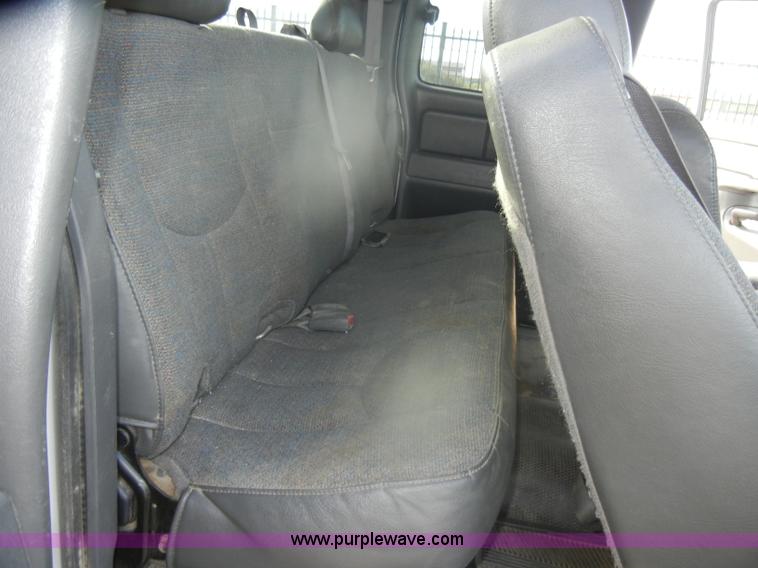 image for item D4835 2006 Chevrolet Silverado 1500 pickup truck