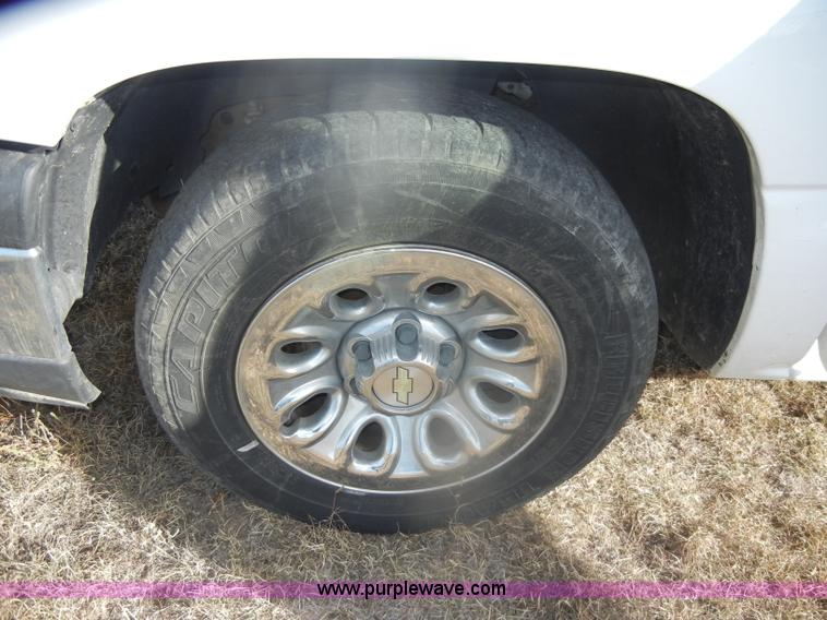 image for item D4835 2006 Chevrolet Silverado 1500 pickup truck