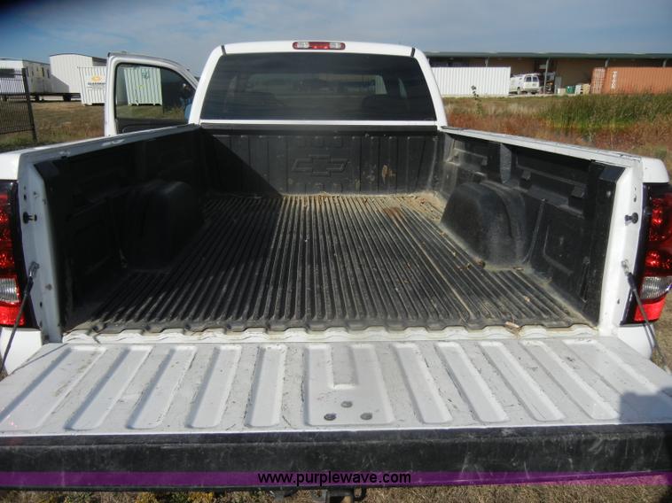 image for item D4835 2006 Chevrolet Silverado 1500 pickup truck