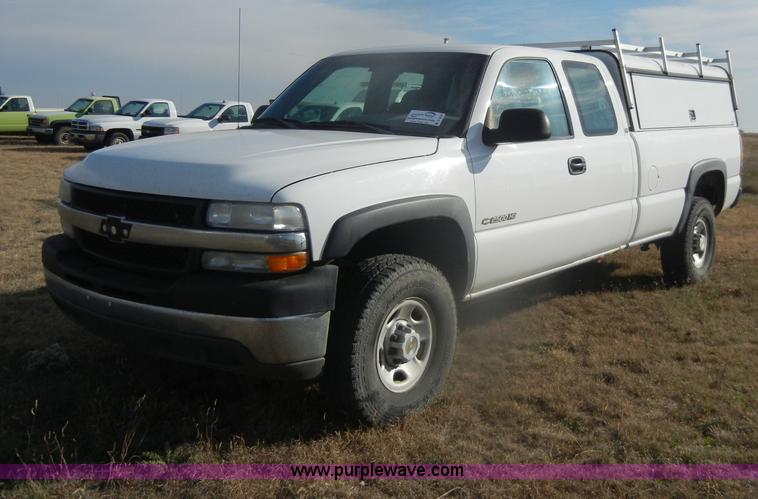 image for item D4836 2001 Chevrolet Silverado 2500HD Extended Cab pickup truck