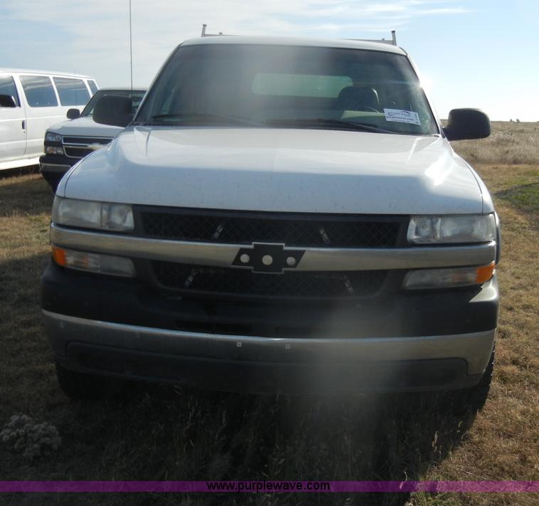 image for item D4836 2001 Chevrolet Silverado 2500HD Extended Cab pickup truck