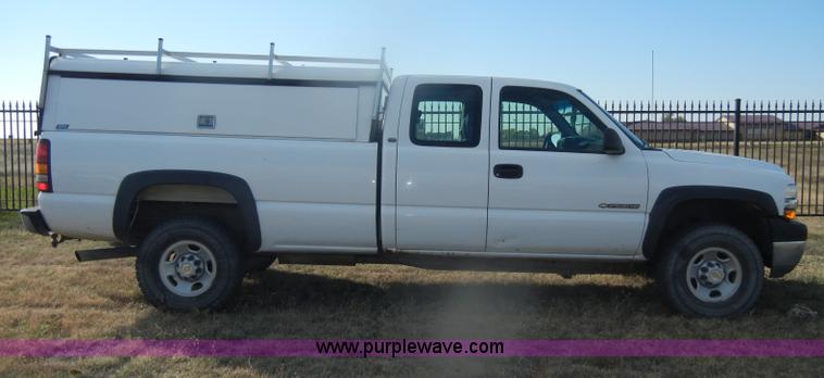 image for item D4836 2001 Chevrolet Silverado 2500HD Extended Cab pickup truck
