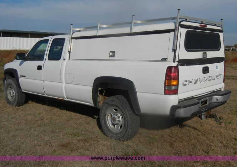 image for item D4836 2001 Chevrolet Silverado 2500HD Extended Cab pickup truck